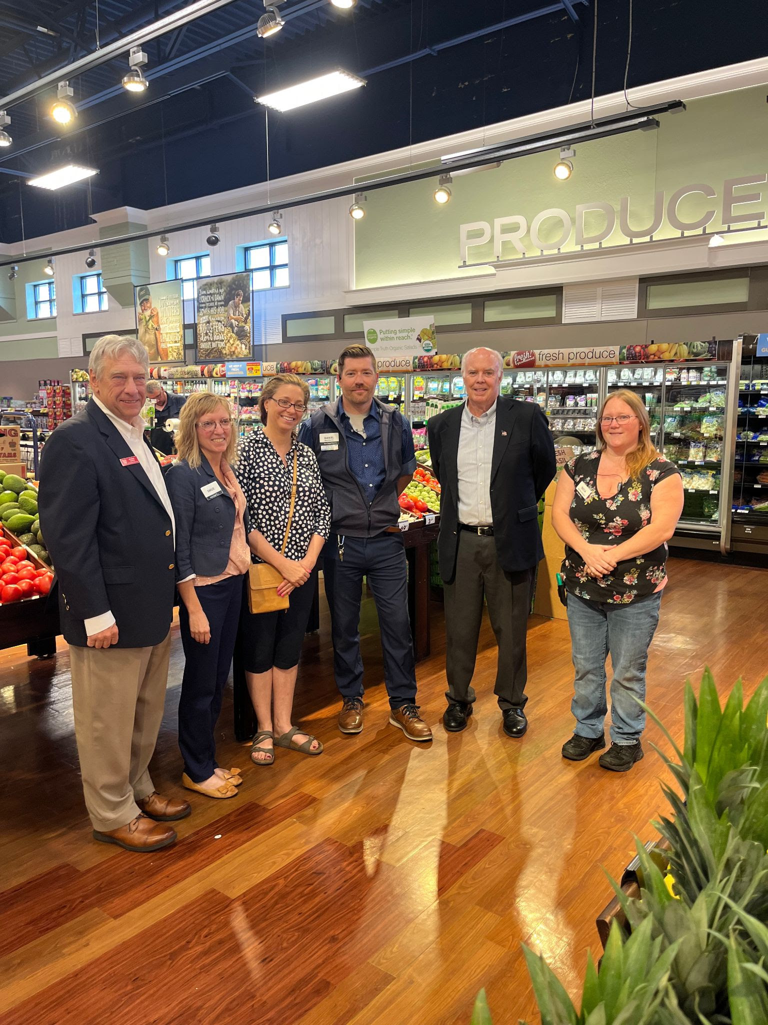 Senator Rachael Cabral-Guevara touring Pick N Save with store managers and representatives!