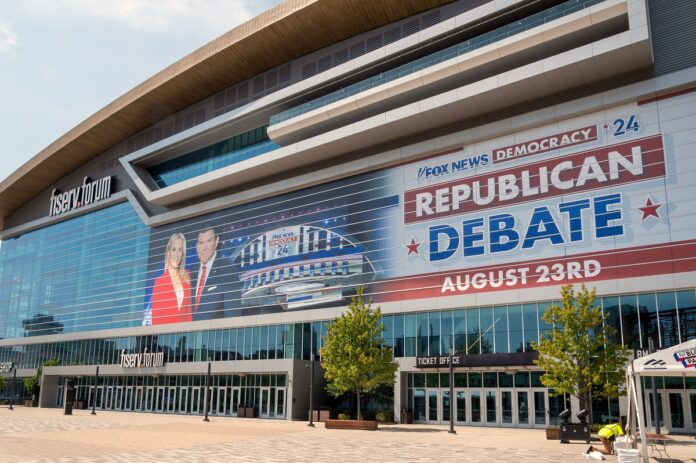 The August GOP presidential debate showed why the career politicians should get off the stage and go home.