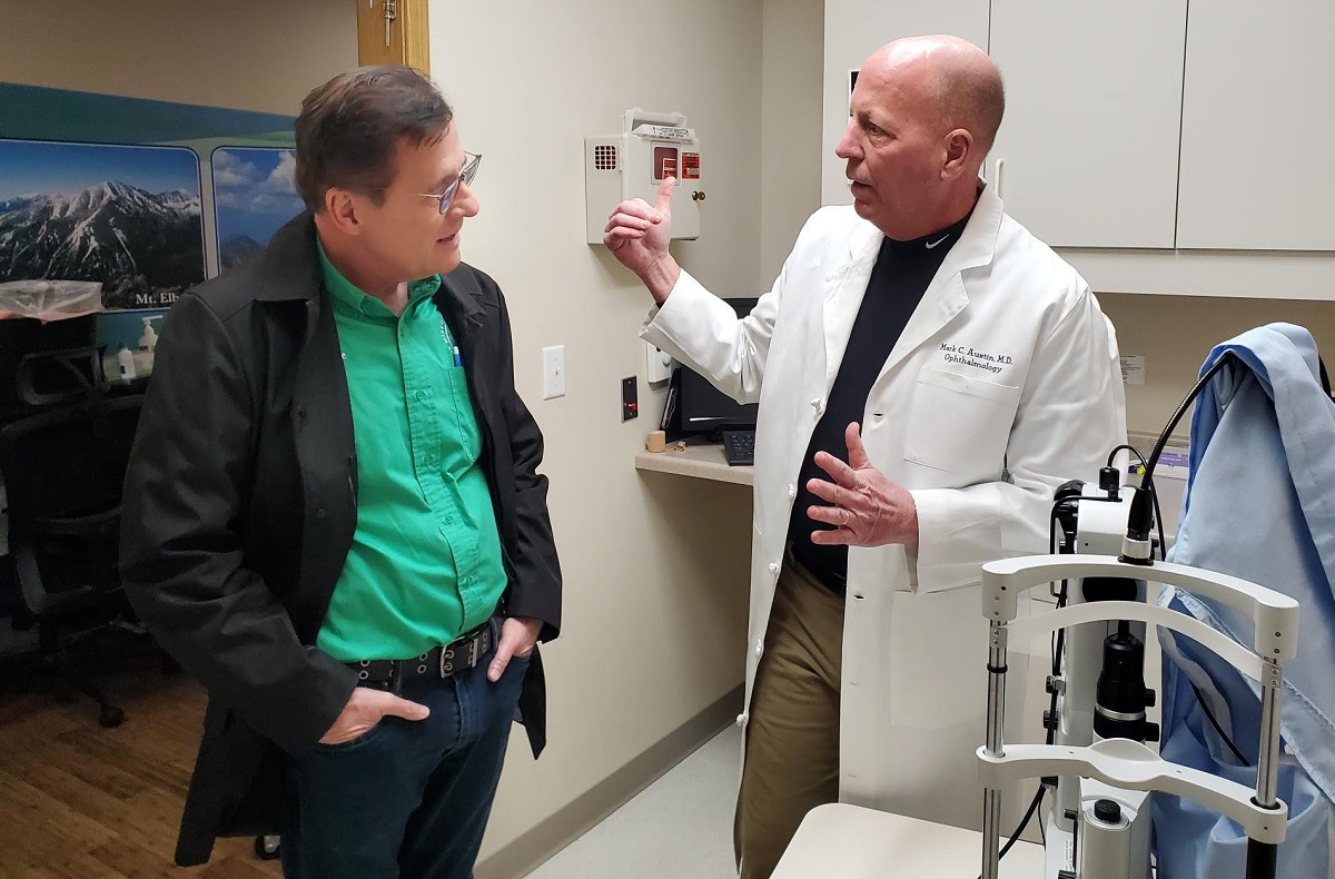 Wisconsin State Rep. Dave Murphy toured the Pinnacle Cataract and Laser Surgery Center in Appleton.