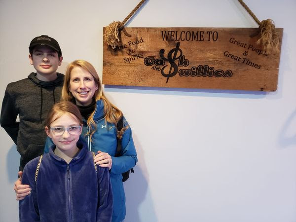 State Rep. Joy Goeben brought her two youngest children to Ca$h and $willies for a great Friday Fish Fry. 