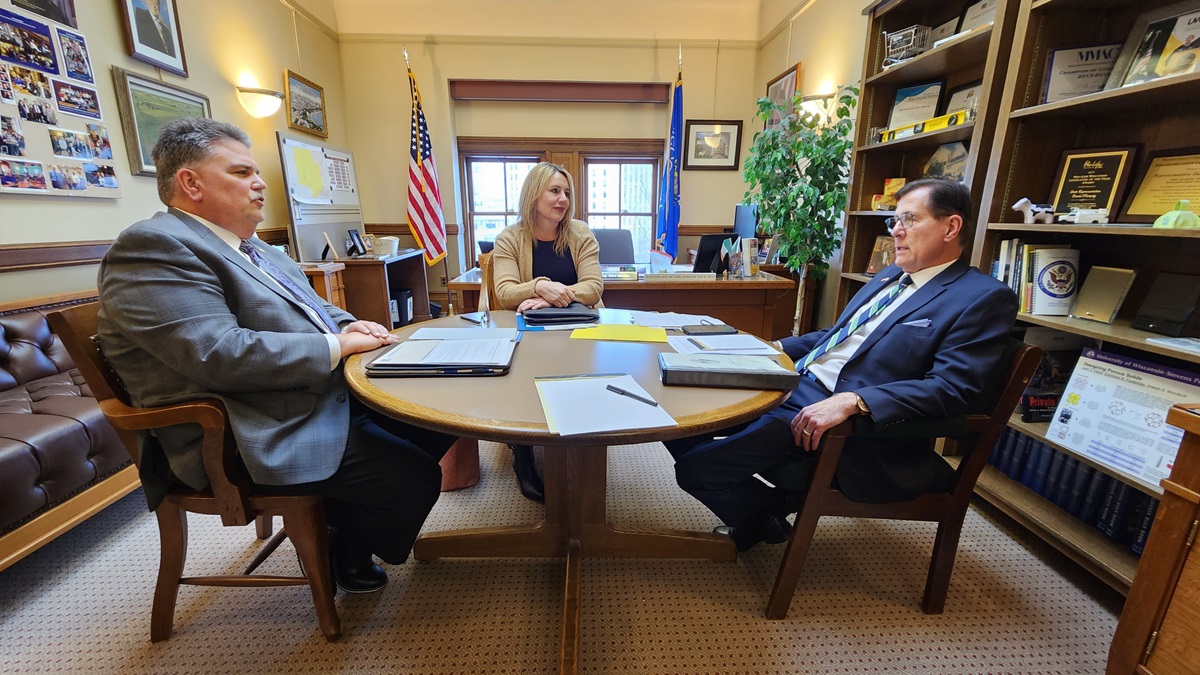 Wisconsin State Rep. Dave Murphy met with Eric Fulcomer and Rebecca Larson from the Wisconsin Association of Independent Colleges and Universities