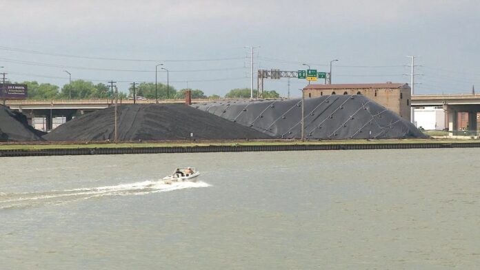 Brown County and the City of Green Bay have reached an agreement for moving the coal piles.