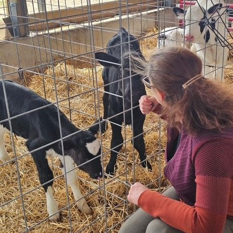 Thank you to Sheadview Dairy near Berlin for letting me swing by and help out! Looking forward to the Waushara County Dairy Breakfast, which is being hosted at their farm this year.