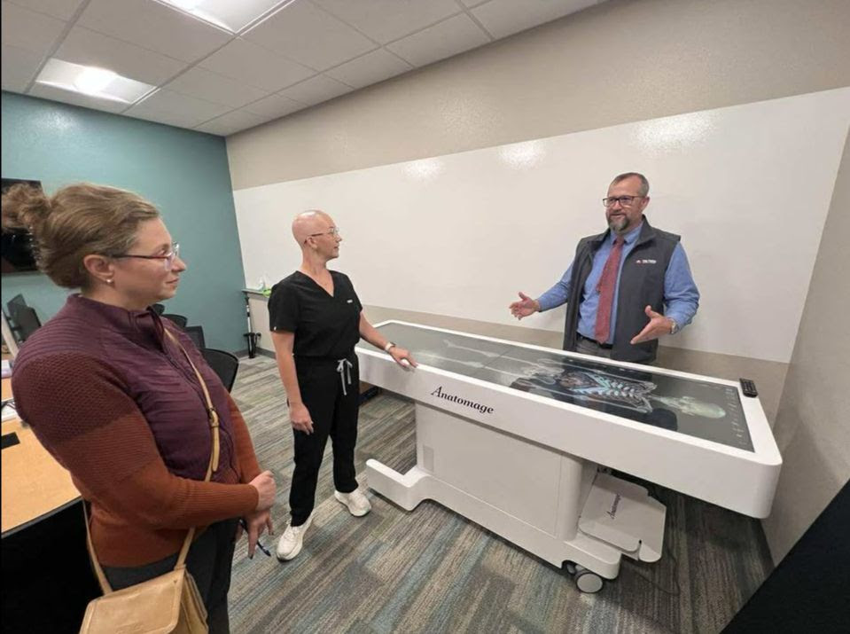 Wisconsin State Sen. Rachael Cabral-Guevara toured the Fox Valley Technical College Surgical Technology Center.