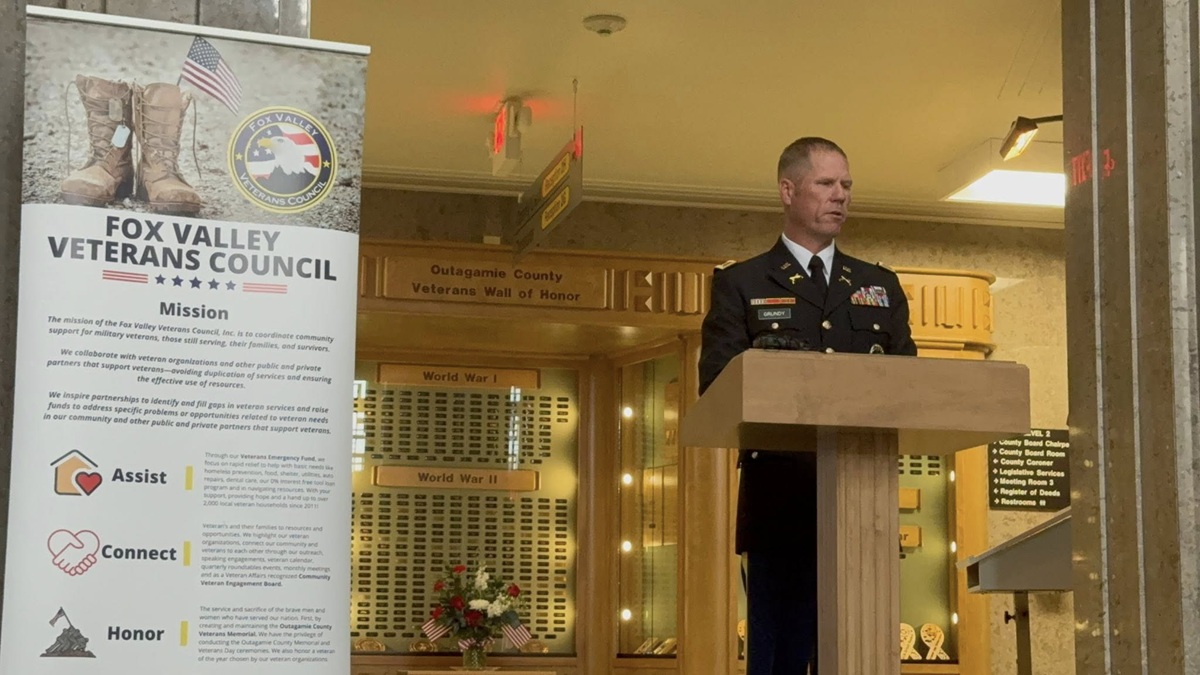 Wisconsin State Rep. Dave Murphy attended the Fox Valley Veterans Day Ceremony put on by the Fox Valley Veterans Council. The Keynote Speaker was Chief Warrant Officer (Ret.) Nate Grundy. 