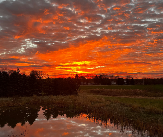 “A De Pere-fect start to the day – Submitted by Bob from West De Pere.